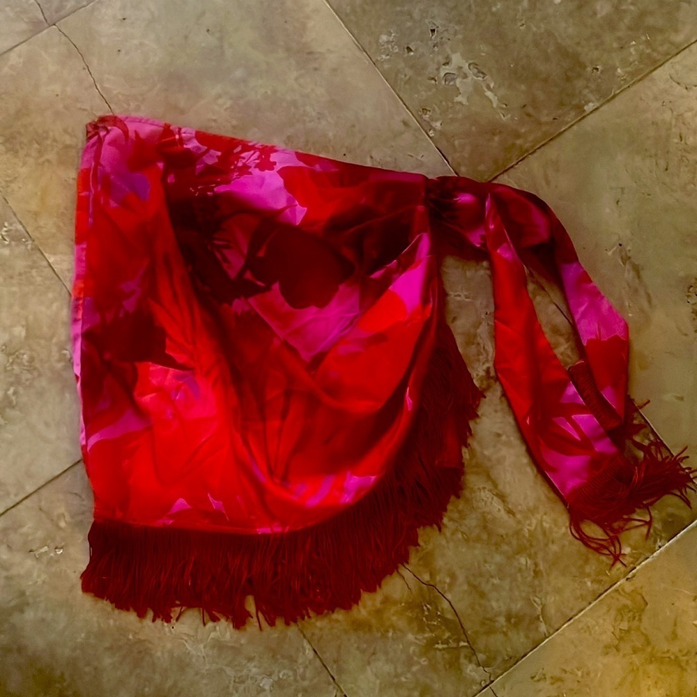 PrettyLittleThing ladies, pink fringe skirt side tie with fringe , NWT size 6 - Picture 9 of 11